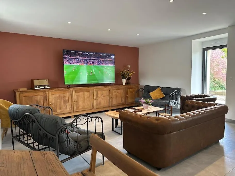 Entre St Malo Et Rennes, Grande Maison 12 Couchages Chez Yvonne Irodouer Holiday home