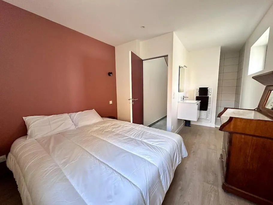 Holiday home Entre St Malo Et Rennes, Grande Maison 12 Couchages Chez Yvonne Irodouer